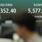 Tech Rout Triggers Asian Market Tailspin as Tokyo and Seoul Slide