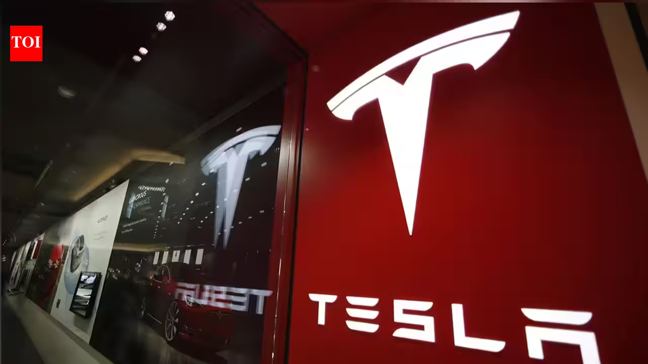 Tesla Trims Future Spending as Cash Reserves Surge by $1.5 Billion