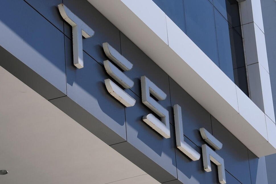 Tesla’s New Roadster: Engineered for Takeoff, Grounded by Reality