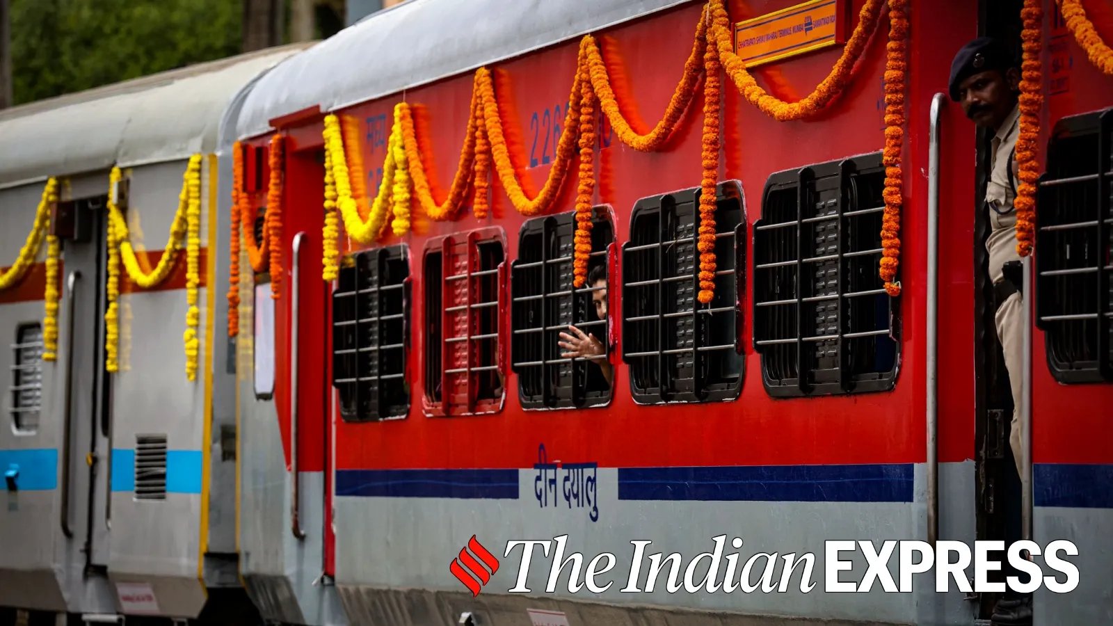 The Commuter’s Sanitized Guide: 6 Essential Rules for Spotless Train Travel
