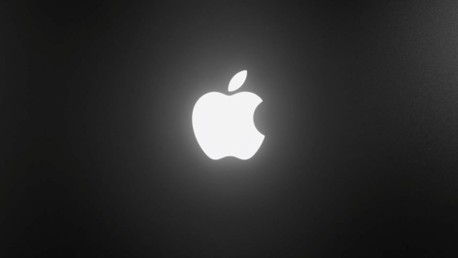 The Glow Returns: Iconic Illuminated Apple Logo Makes Long-Awaited MacBook Comeback