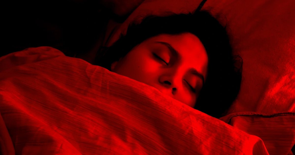 The Glow-Up: Can Red Light Actually Reset Your Internal Clock?