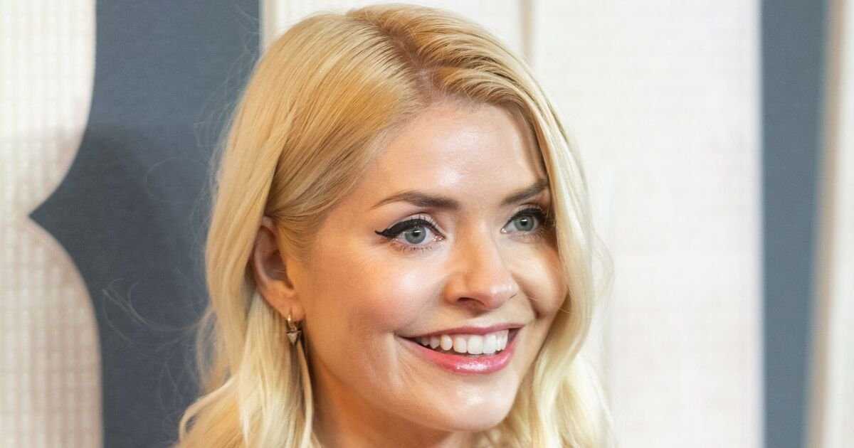 The Holly Willoughby Effect: How to Bag Her ‘Beautiful’ Nobody’s Child Cardigan for £14 Less
