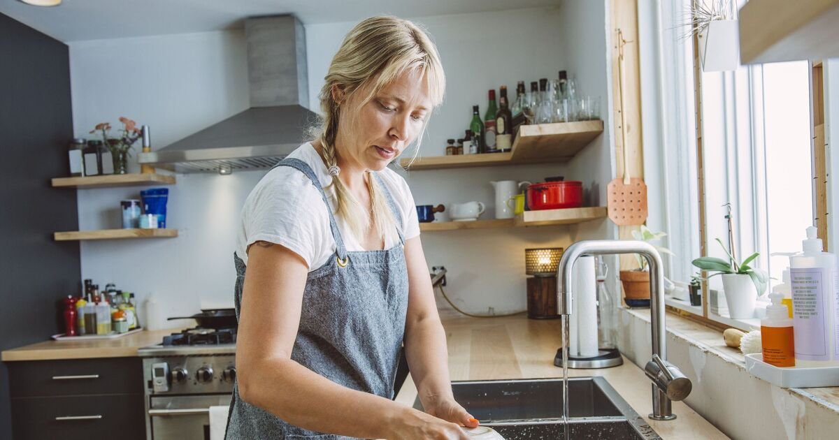 The Kitchen Cupboard Secret: One Pantry Staple That Erases Stubborn Chopping Board Stains Instantly