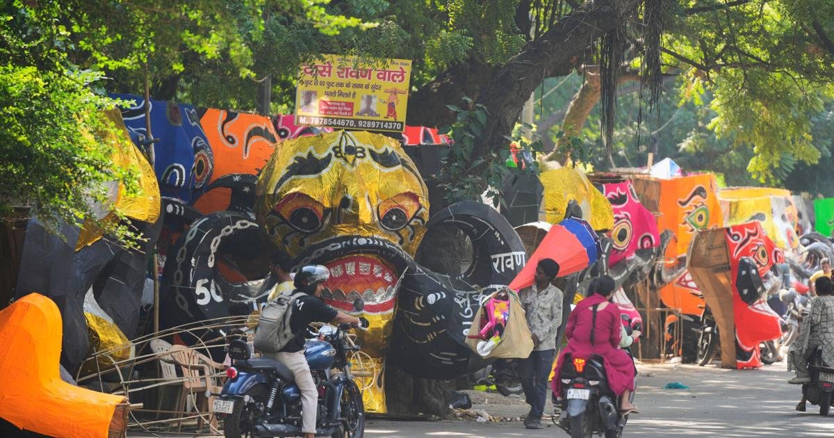 Vibrant Echoes: India’s Festive Spirit Captivates the Global Stage