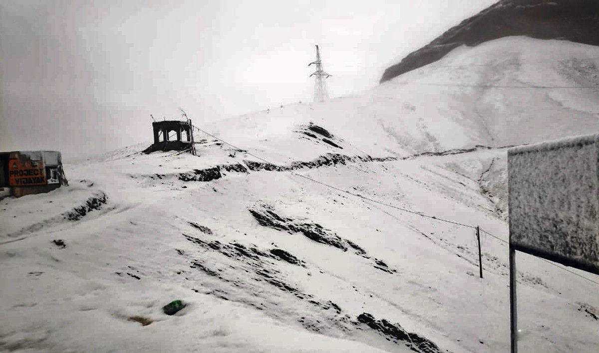 Winter’s White Veil: Fresh Snowfall Transforms Zojila and Minamarg